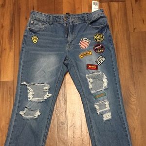 Ankle length jeans. With patches. F21 brand